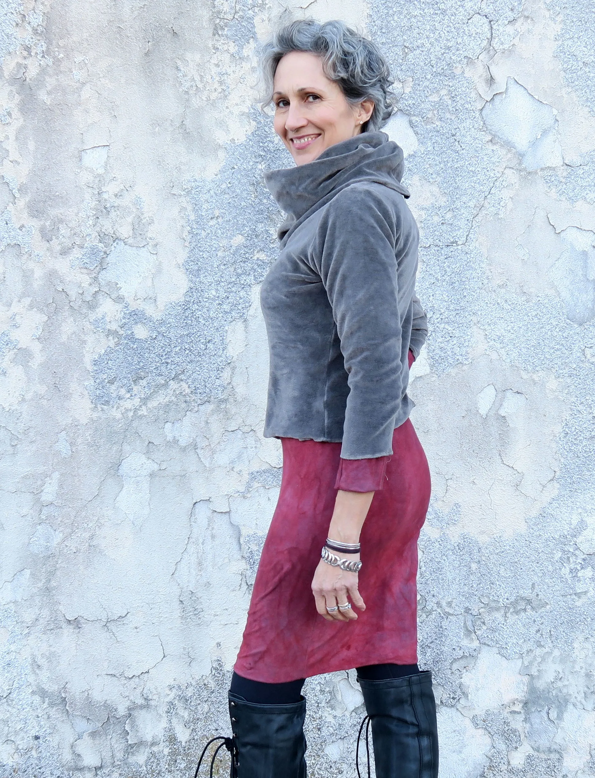 Chunky Cowl Simplicity VELOUR Cropped Shirt